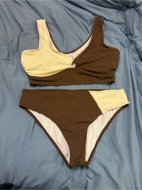 Two-Tone Ribbed Bikini Set in Brown & Cream